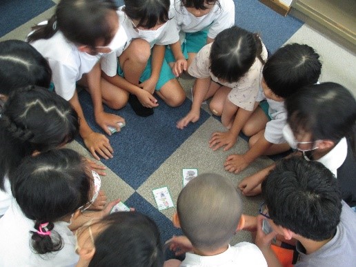 カルタ遊びの様子4