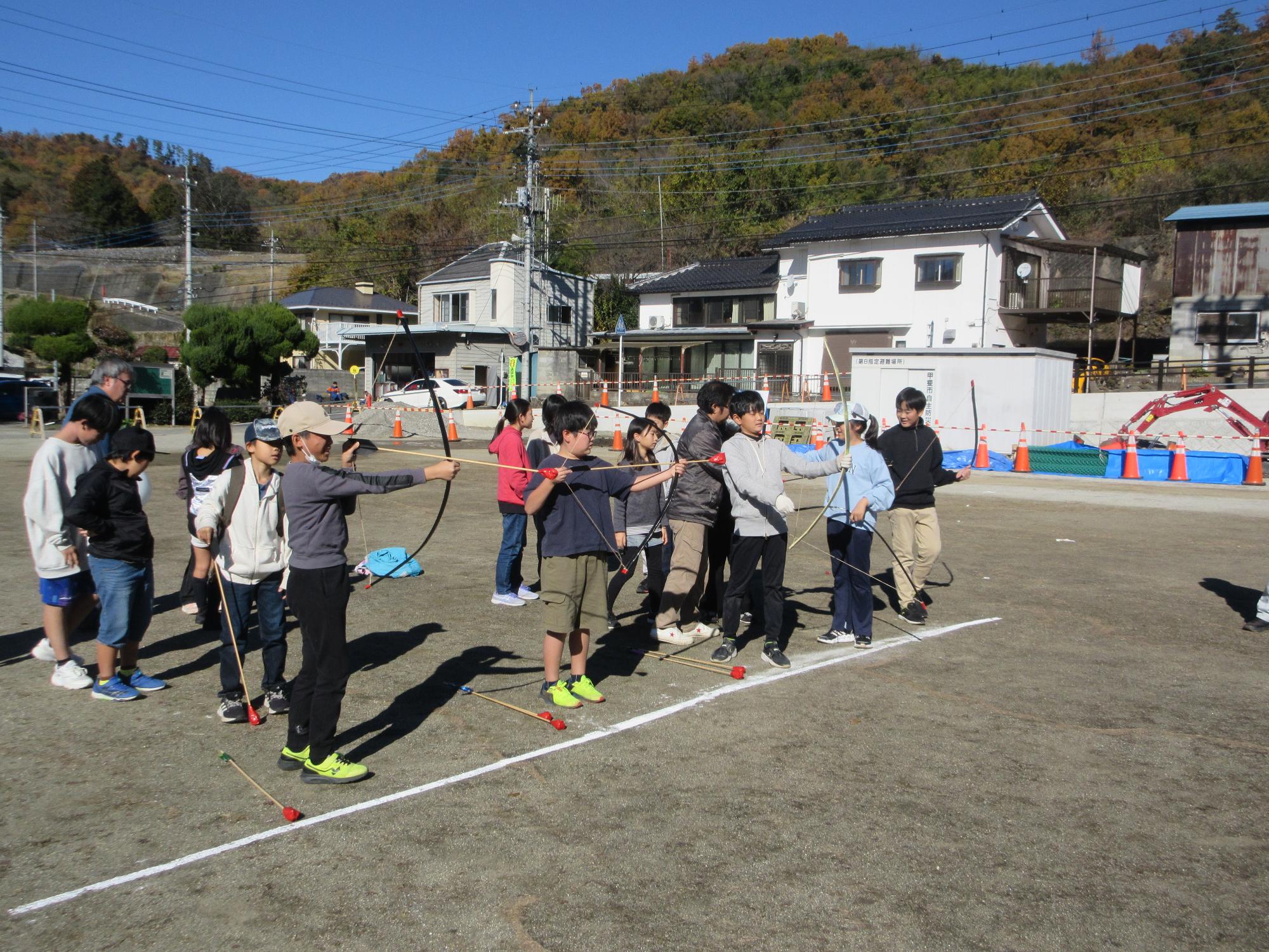 手作り弓矢的当て体験