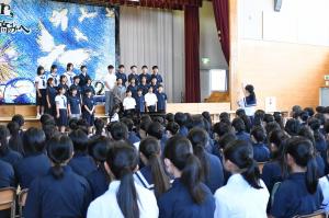 クラス合唱左からの写真