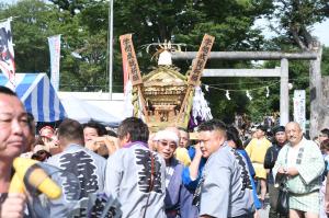 鳥居と学問神輿