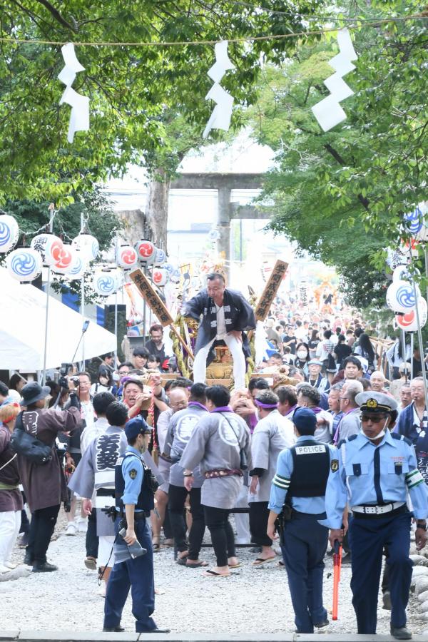 山縣神社境内に戻ってきた学問神輿
