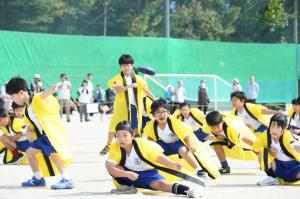 ソーラン節を踊る児童