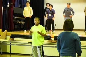 体操を教える講師