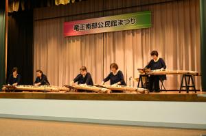 琴の演奏を披露する筝曲部のみなさん
