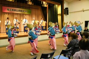 みゆきソコダイ踊りを披露する竜王みゆき連のみなさん