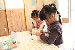 カップに願いごとを書いていきます