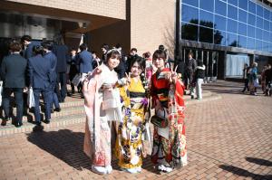 広報２月号の表紙を飾った３人