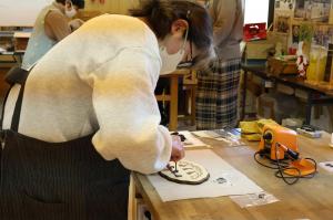 フックの取り付け作業の様子