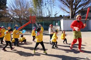 とうとう鬼が逃げ出す様子