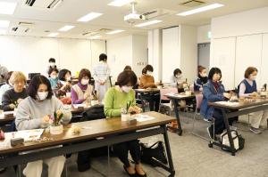 みなさん集中して制作しています