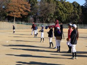 選手が指導に当たっています