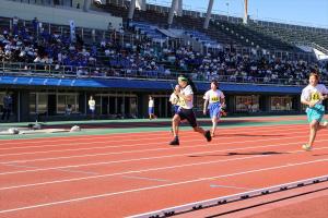 女子100ｍ走の様子