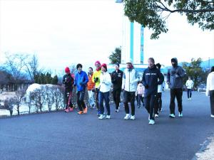 公園内を２周して体を温めます