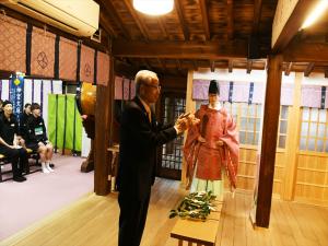 市長も玉串を収めます