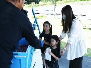 トリックオアトリート、お子さんにはうれしいお菓子のプレゼント