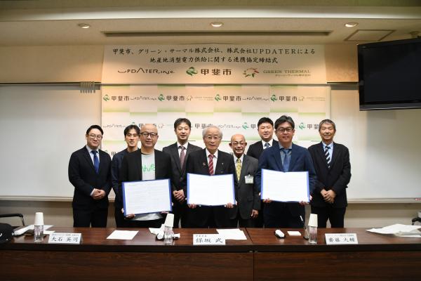 関係者のみなさんで記念写真