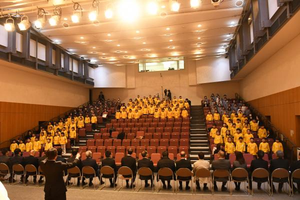 全園児による合唱の写真