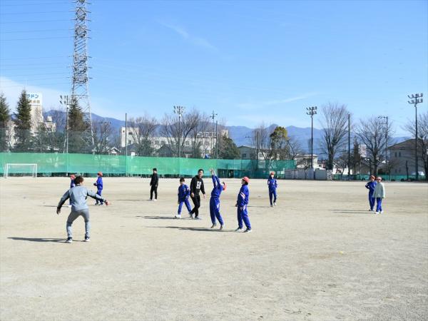 高く上がったフライを果たして獲れるか？