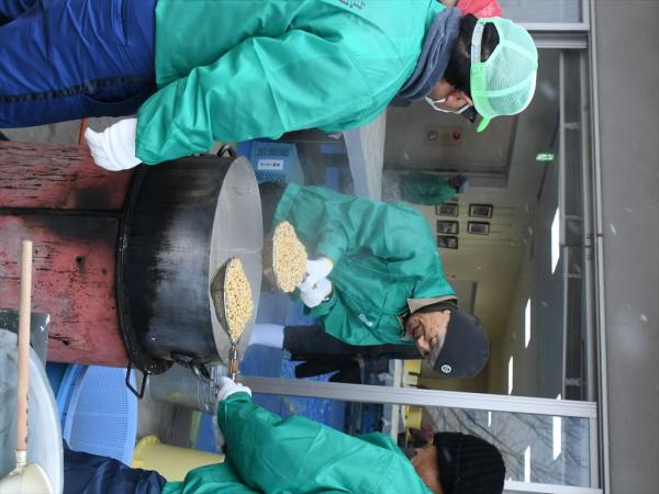 ざるに移します