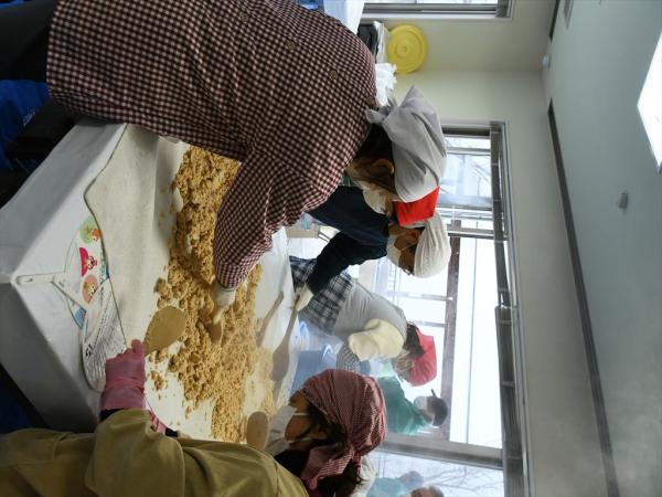 湯気の中作業をします