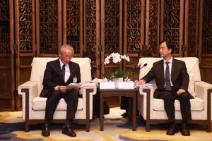 訪中記念写真２