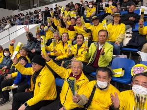 山梨クィーンビーズを応援する写真