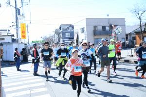 走り抜けるランナー