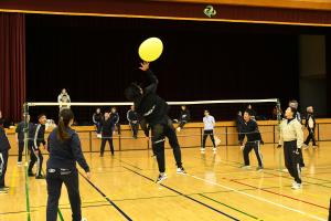 アタックを打とうとする場面