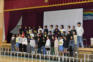 6年生から在校生へ合唱の贈り物