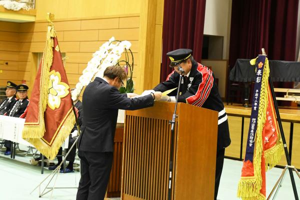 退団者への記念品贈呈