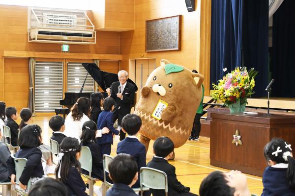 市長とやはたいぬの「はい、ポーズ」