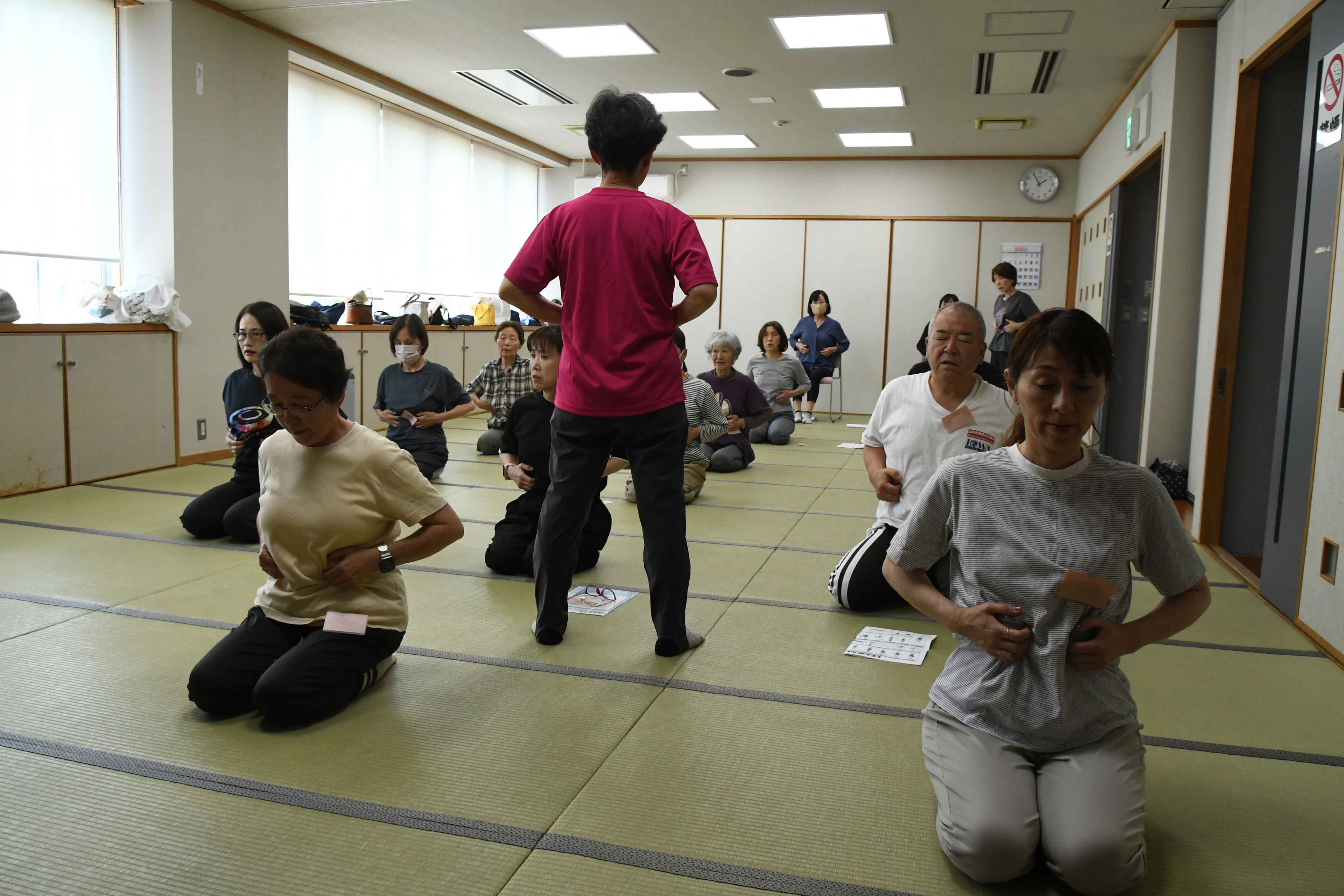 手本を見せる講師