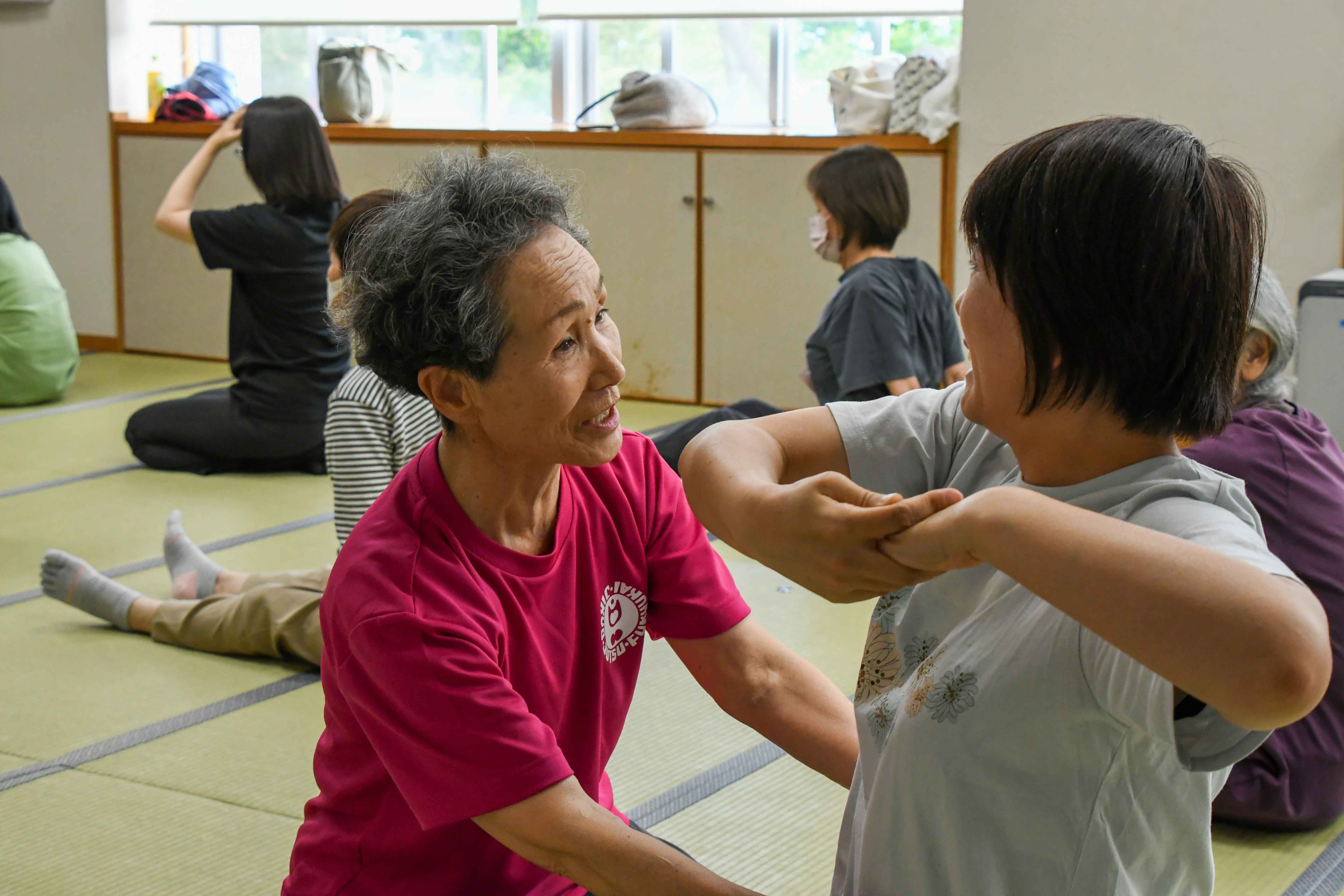 講師に指導を受ける参加者1