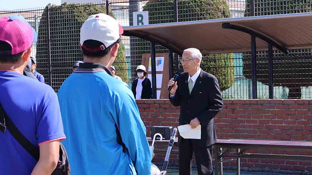 あいさつをする市長