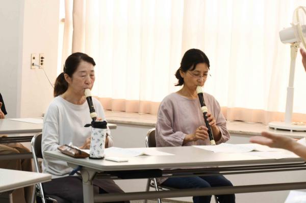 ふれあい講座「初めてのアルトリコーダー」の様子2