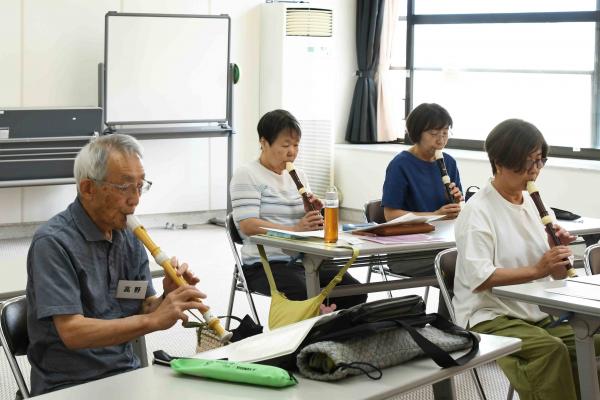 ふれあい講座「初めてのアルトリコーダー」の様子６