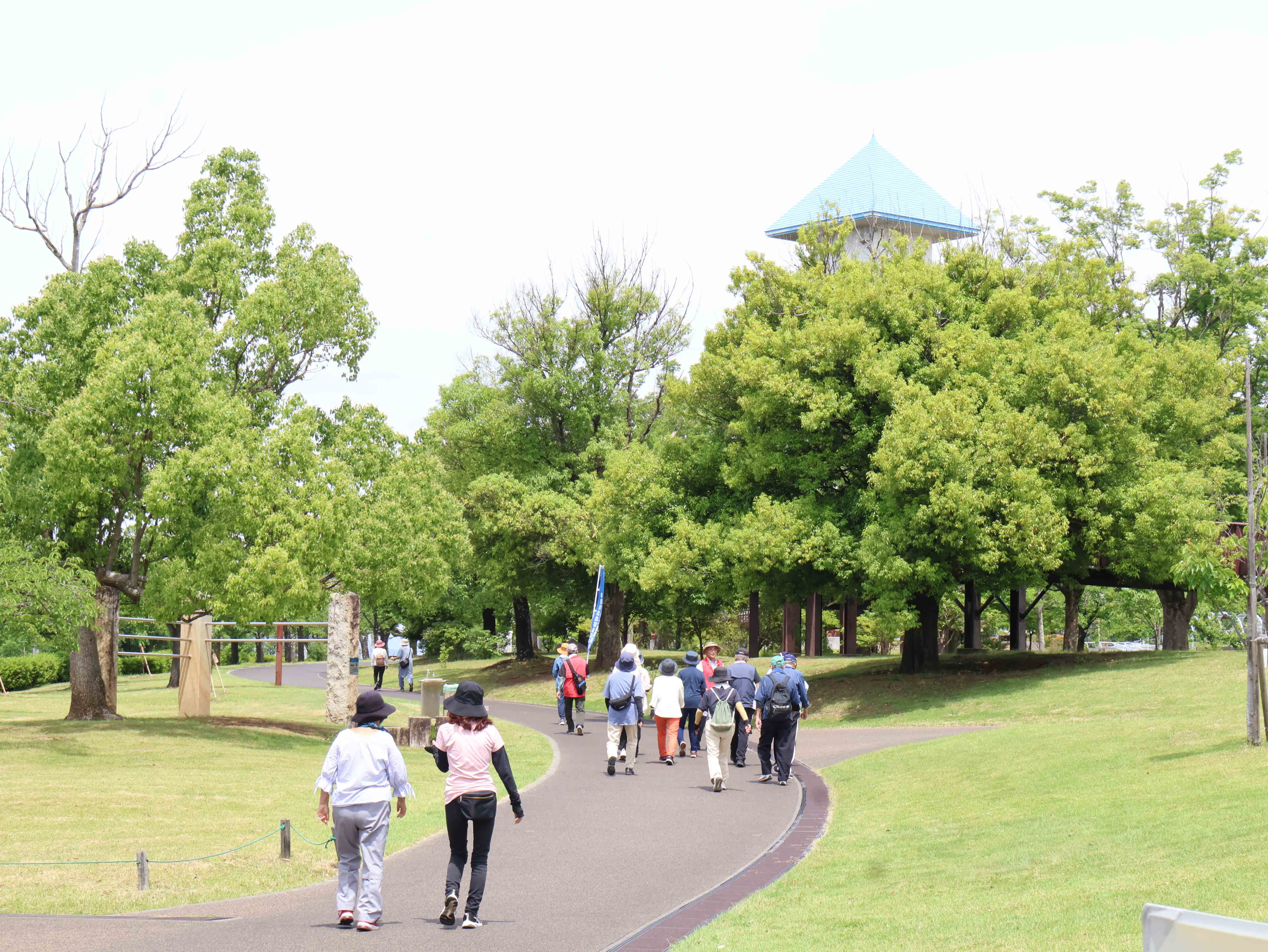 歩いている参加者5