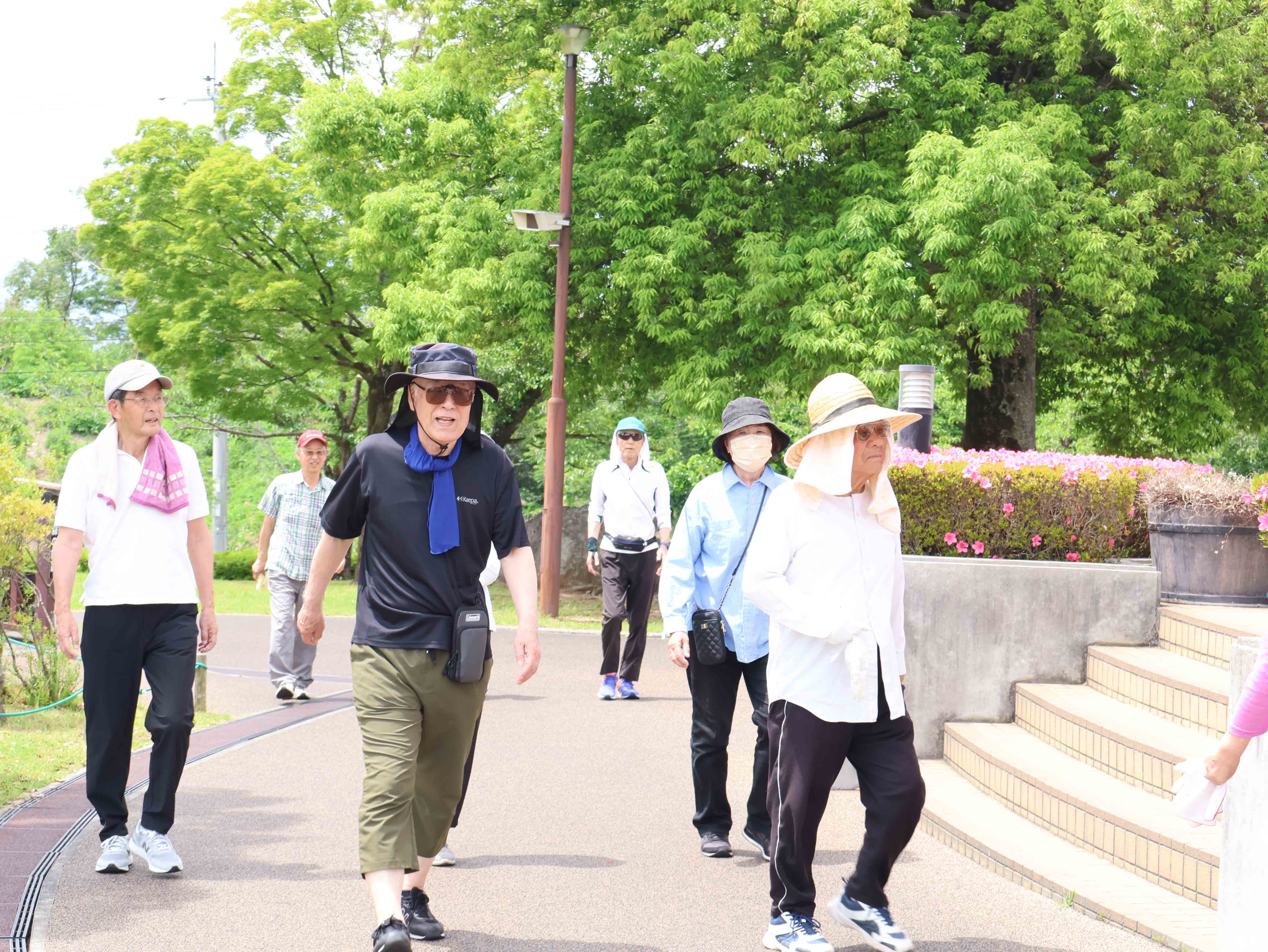 歩いている参加者８