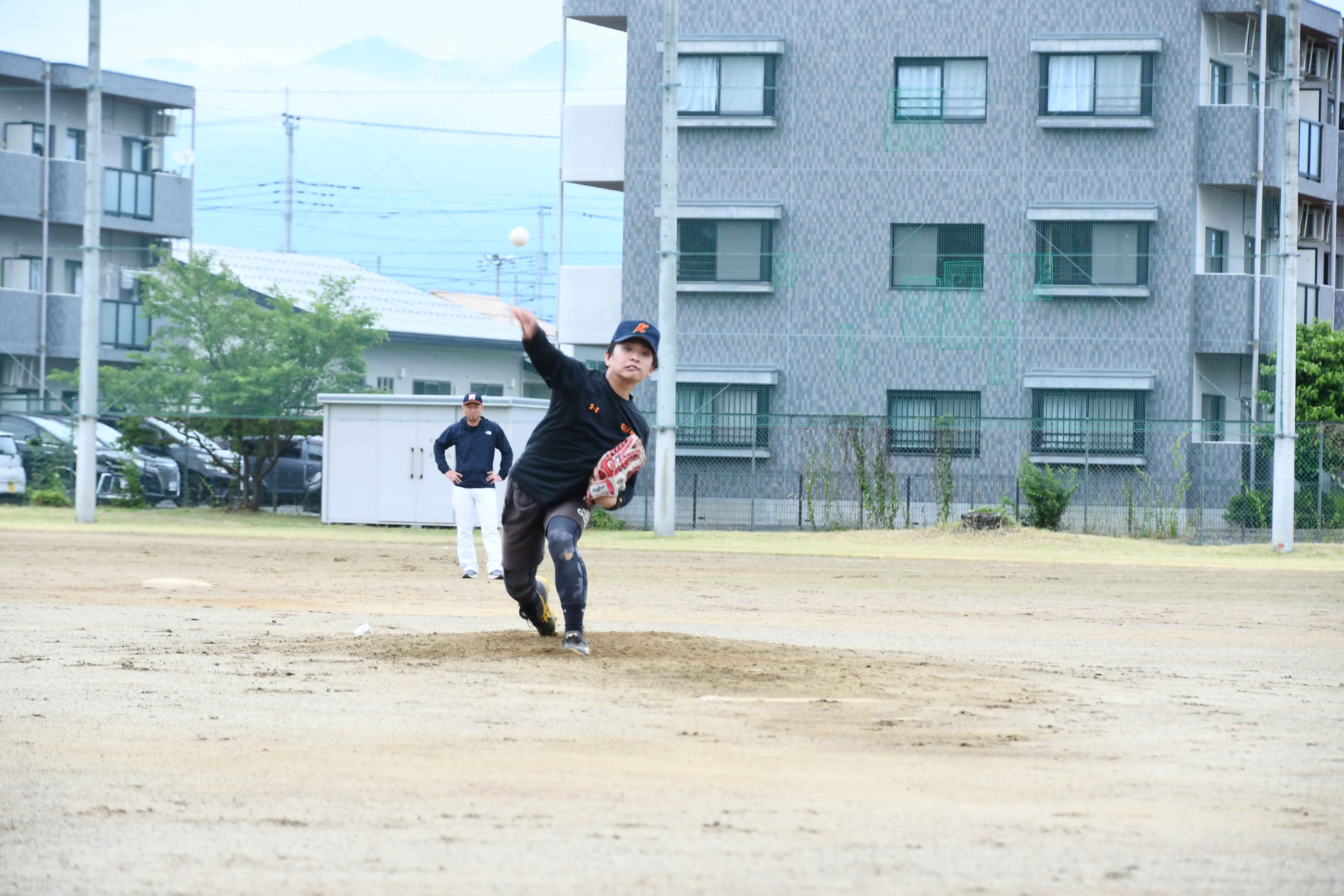 丁寧な投球をする投手