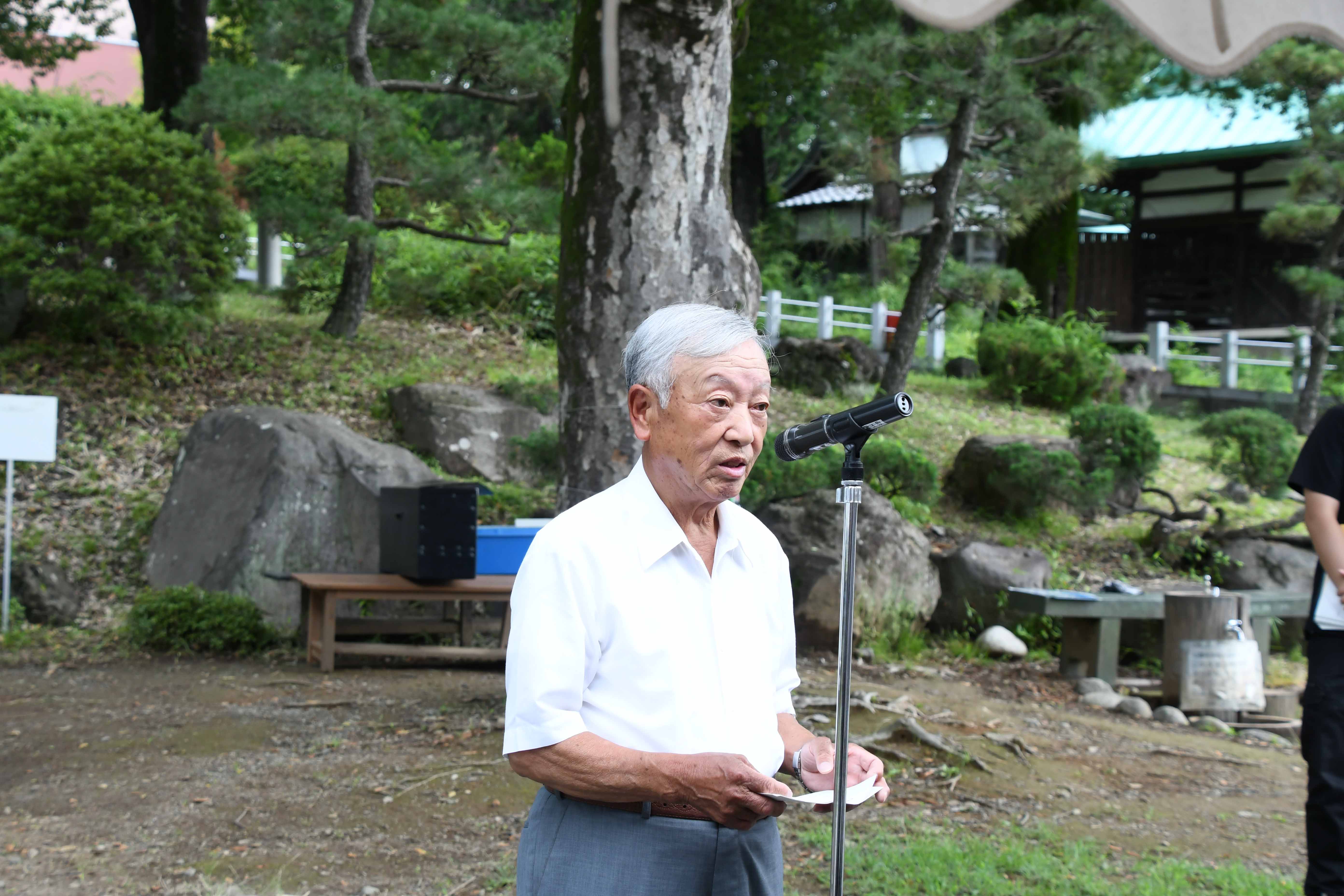 あいさつをする組合代表