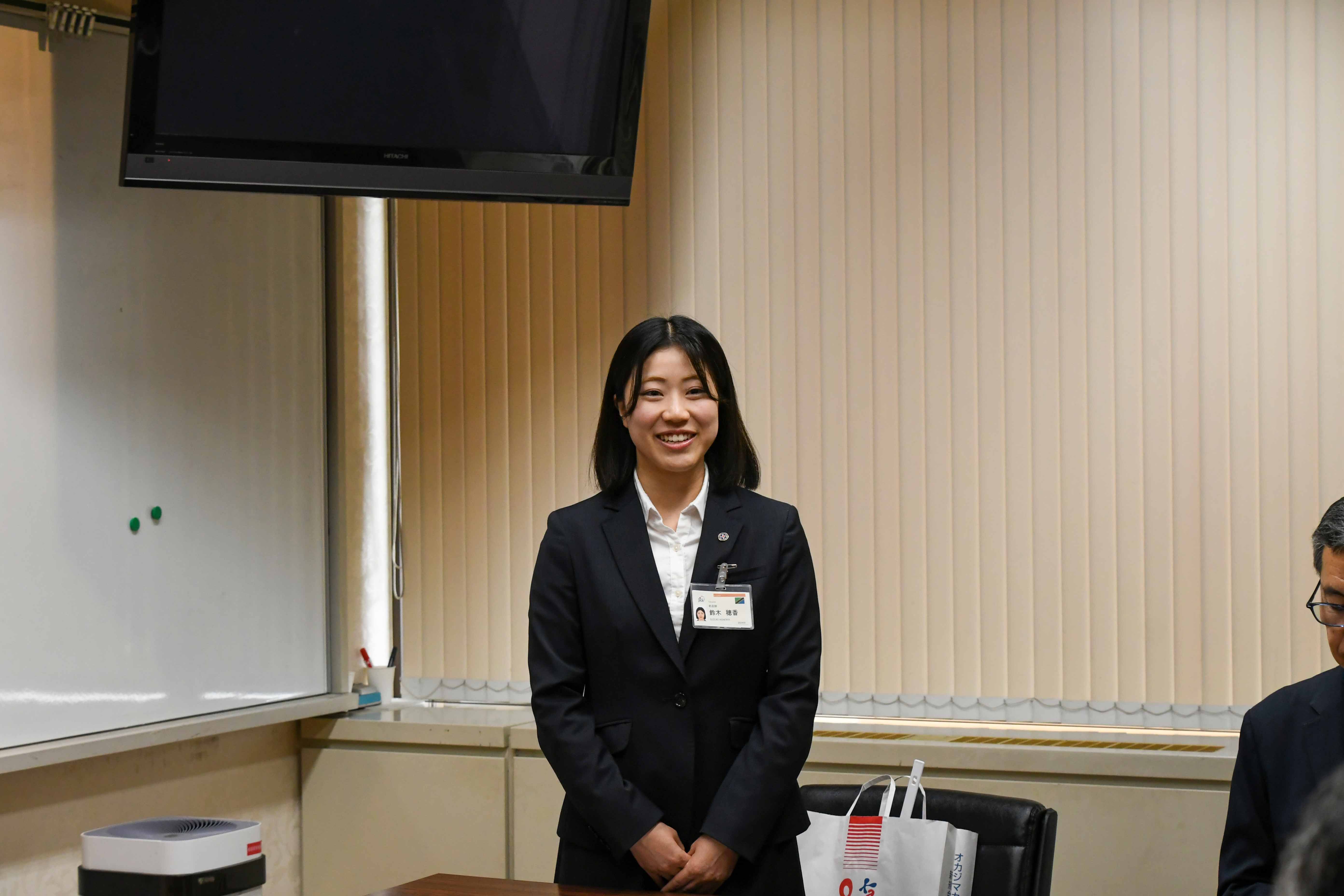 抱負を述べる鈴木さん