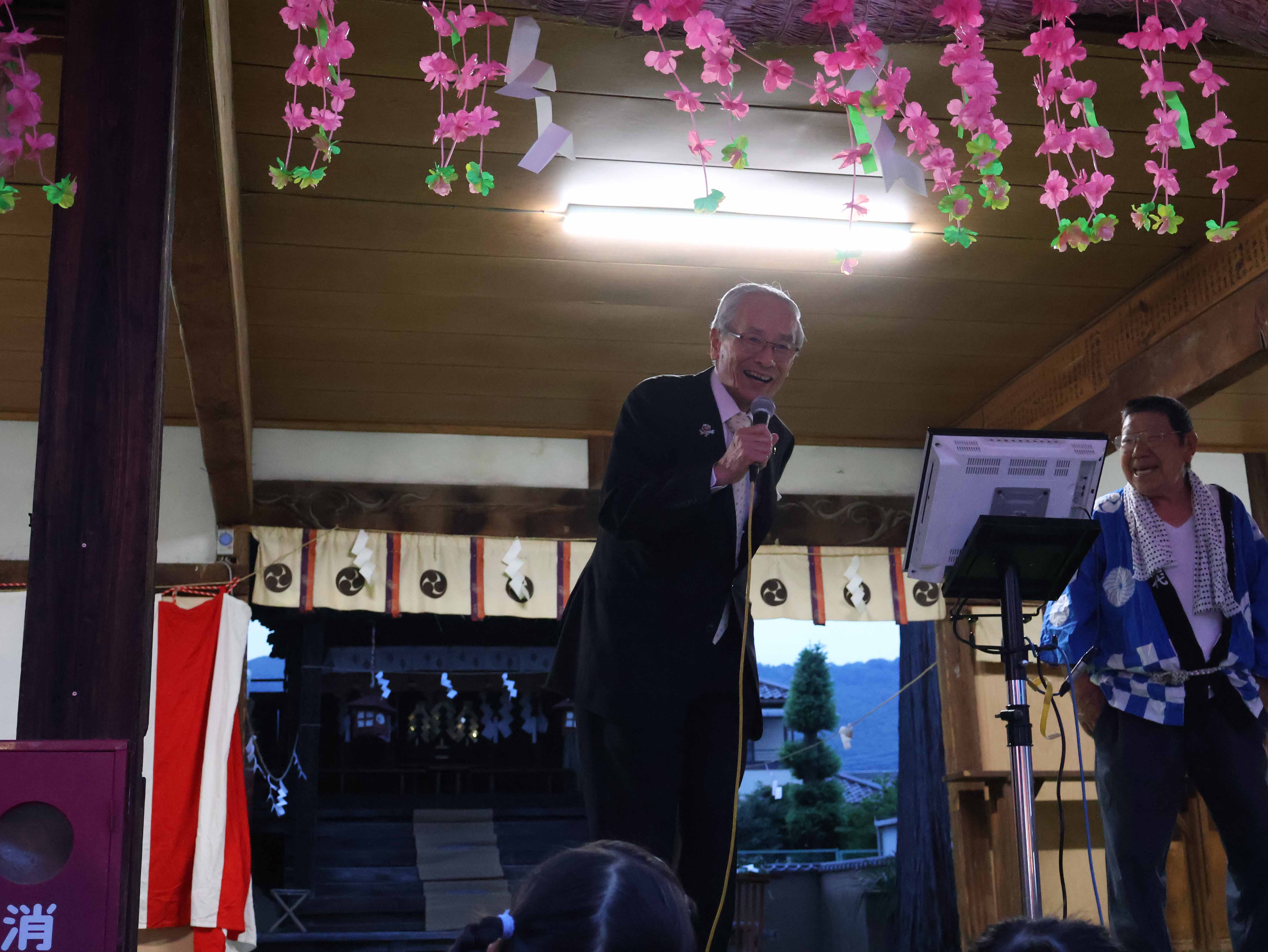 あいさつをする保坂市長