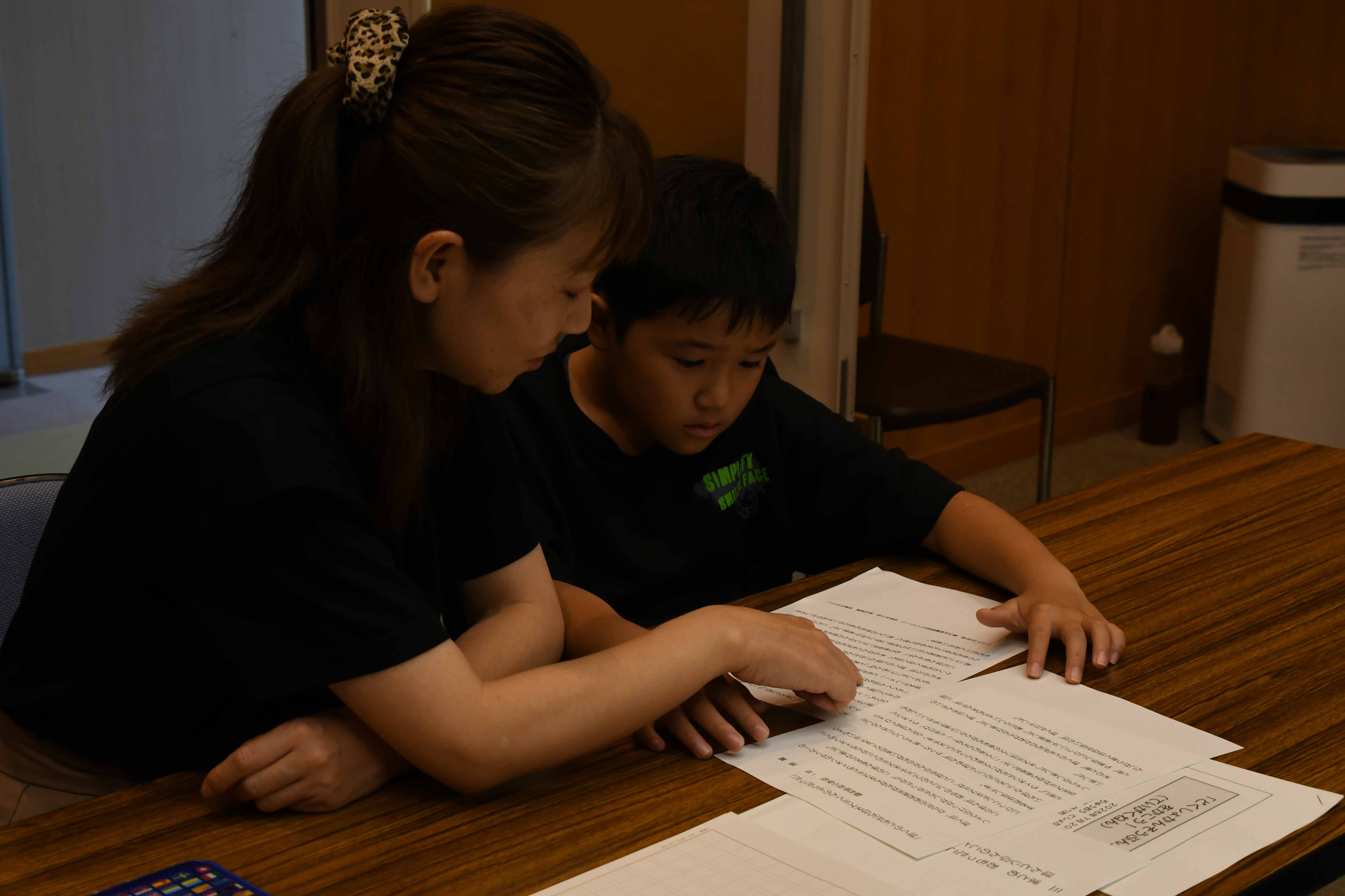 感想文の構成について学ぶ親子