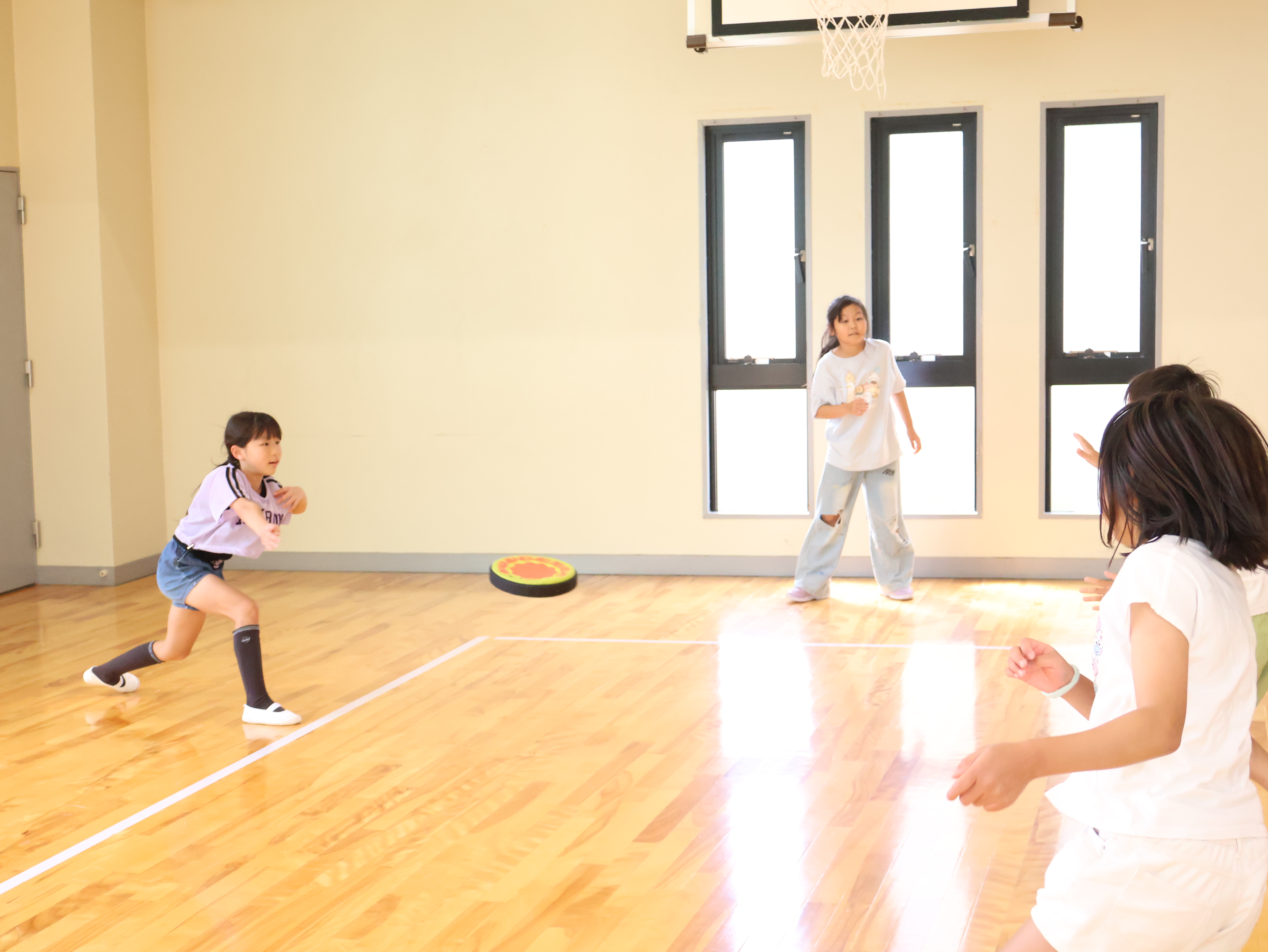 ゲームをする児童たち1０