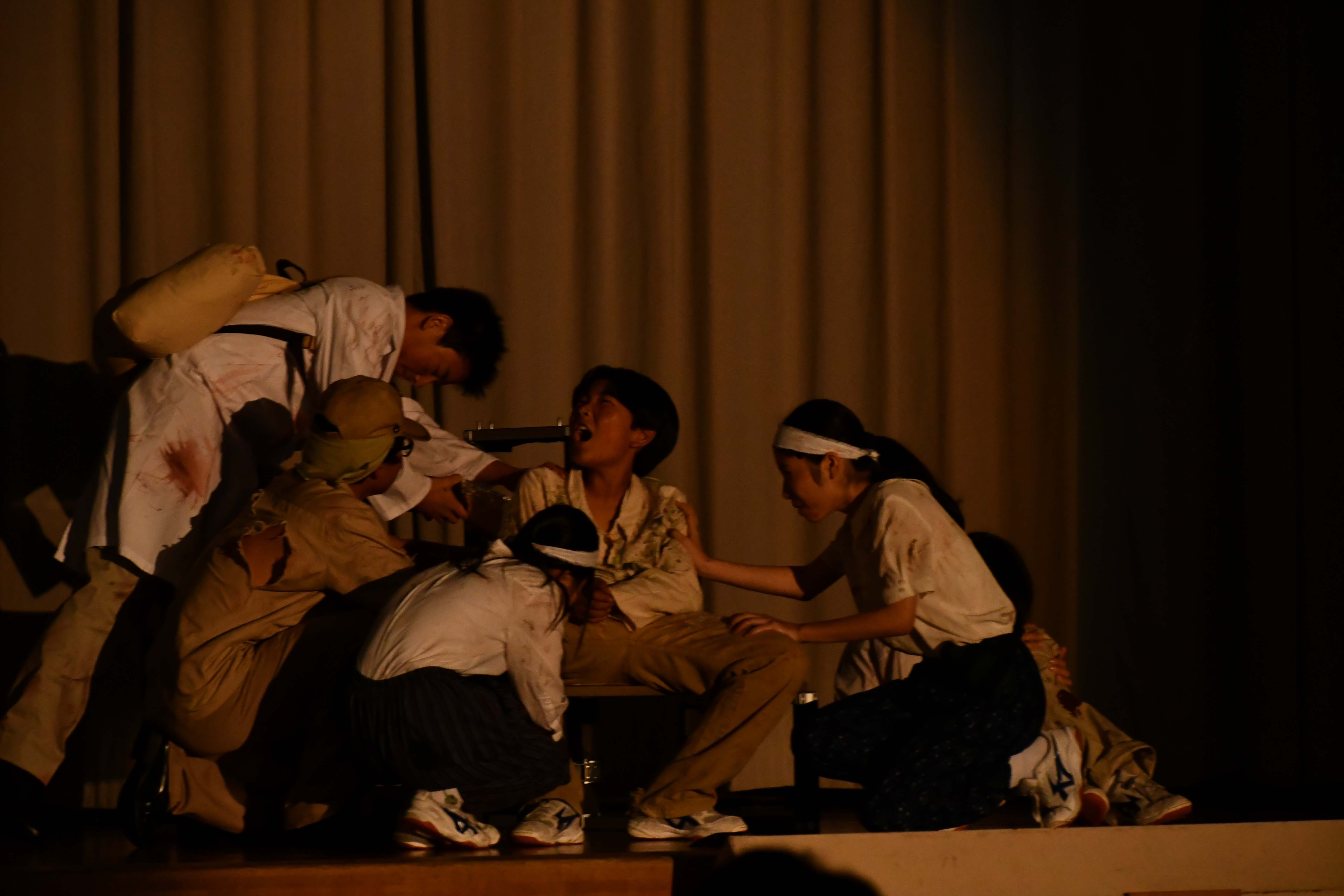 迫真の演技をする生徒
