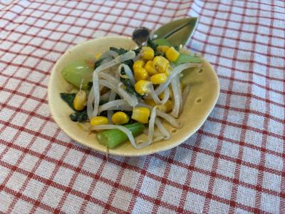 チンゲン菜とコーンのごま味噌和えの写真