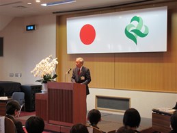 教職員着任式での市長の写真