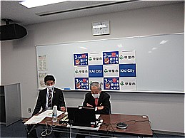 「ストップ温暖化やまなし会議」での市長の写真